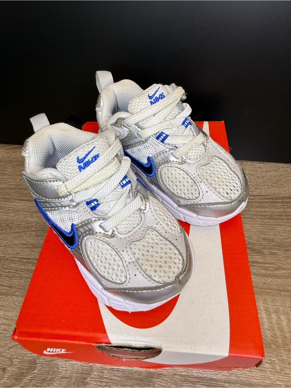 Nike Kids Silver & Royal Blue V5 RNR Sz 7C